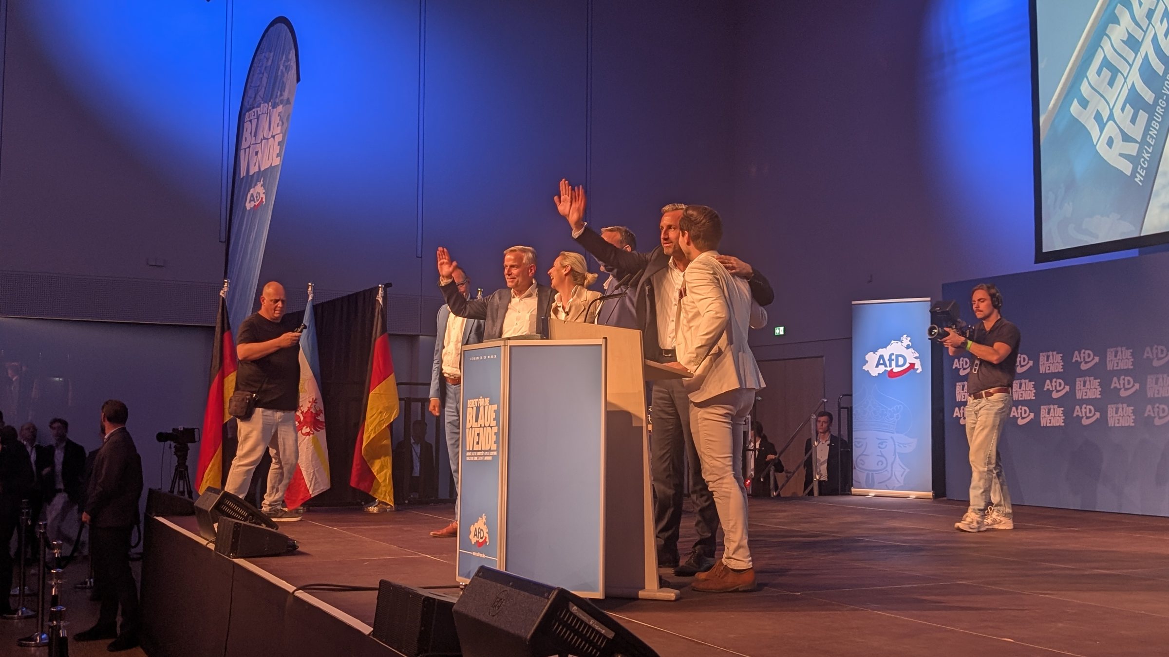 Wahlkampffinale der AfD in Neubrandenburg – Bühne „Bereit für die Blaue Wende“