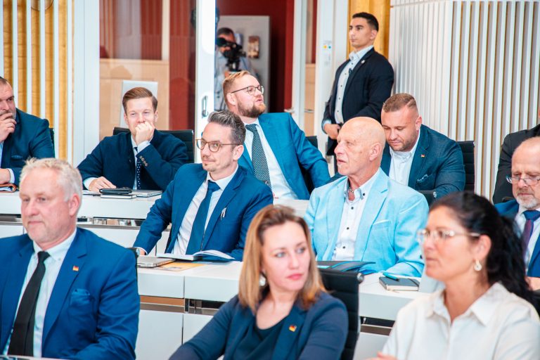 9. Landtag konstituiert – ein historischer Tag mit einem bitteren Beigeschmack